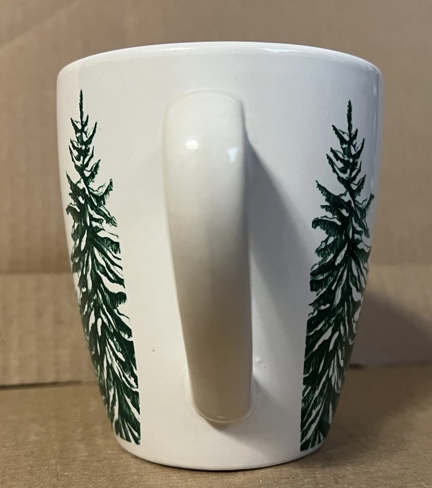 Taza de café de porcelana de pinos de hoja perenne de hoja perenne de Navidad Royal Norfolk Foto 4 de 4