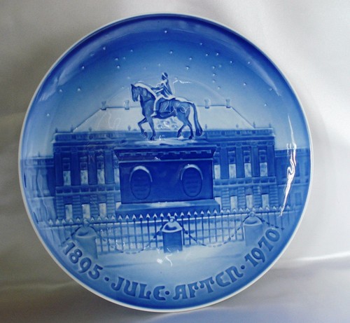 BING & GRONDAHL  - 1895 JULE AFTER 1970 ROYAL PALACE - COLLECTORS PLATE - Picture 1 of 3