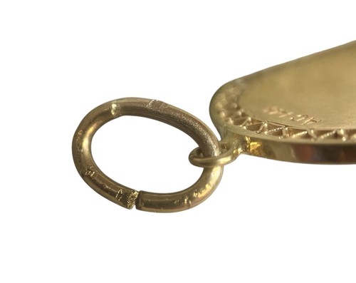Dije colgante redondo con inscripción de oro amarillo macizo de 14 k vintage de 1 pulgada de largo 1,23 gramos - Imagen 5 de 10