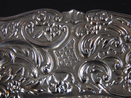 Antique English Sterling Oval Repousse Sweetmeat Bowl London 1893 Maker WC 5 ozt - Picture 5 of 6