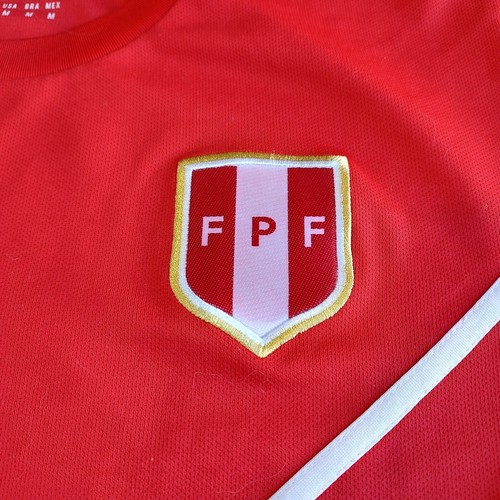 Peru FPF National Team Guerrero Jersey M Red Umbro Russia World Cup 2018 Soccer - Picture 8 of 11