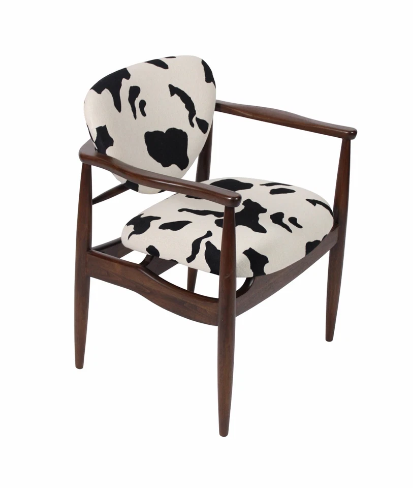 Sillón moderno vintage restaurado de mediados de siglo con estampado de vaca Foto 4 de 4