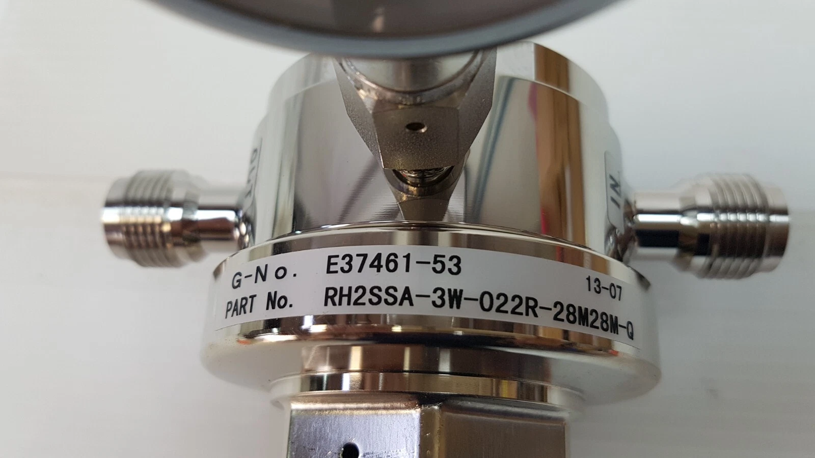 Body label: G-No. E37461-53, part no. RH2SSA-3W-022R-28M28M-Q, 13-07