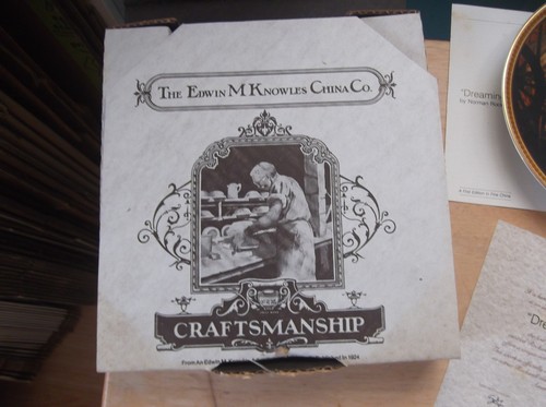 Placa de coleccionista Edwin Knowles Norman Rockwell ""Soñar en el ático"" en caja - Imagen 7 de 9