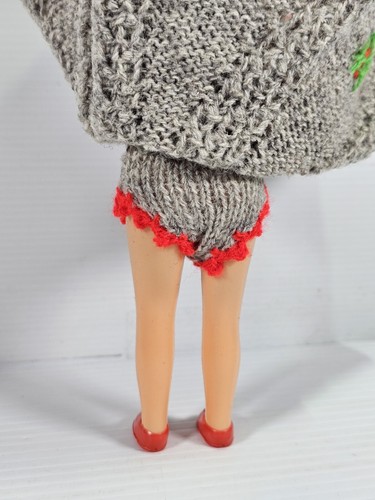 Vintage Doll Made in Hong Kong with Knitted Clothes Blonde Hair - Picture 10 of 12