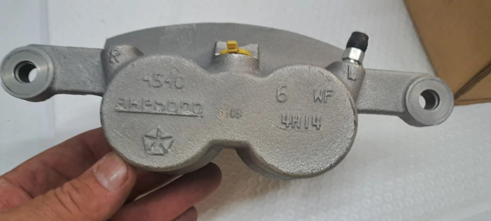 Pinça de freio a disco-VIN: J Mopar 68245095AA serve para Dodge Charger 14-15 - Imagem 4 de 4