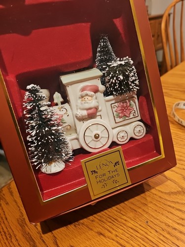 NEW LENOX FOR THE HOLIDAYS CHRISTMAS SANTA PETALS AND PEARLS TRAIN FIGURINE A690 - Picture 8 of 8