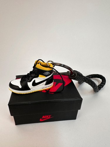 AJ 1 Retro High Black Yellow Left Shoe 3D Mini Sneaker Key Chain w/Box 2"x0.5" - Imagen 1 de 6