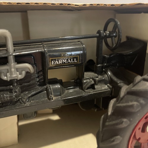 ERTL McCormick-Deering Farmall 1/16 Scale F-20 Diecast Tractor New With Box - Picture 6 of 15