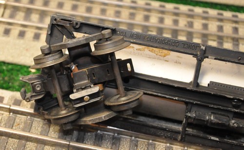 Lionel 2755 Sunoco Tank Car from 1945 Has Flying Shoe Trucks from Set 463W - Picture 5 of 8