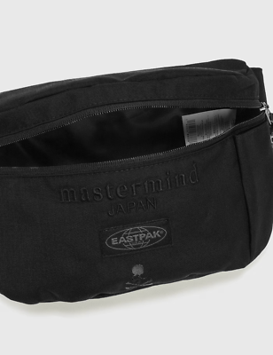 mastermind JAPAN EASTPAK ブラックウエストバック マスターマインド・ジャパン〉×〈イーストパック〉初のコラボアイテム