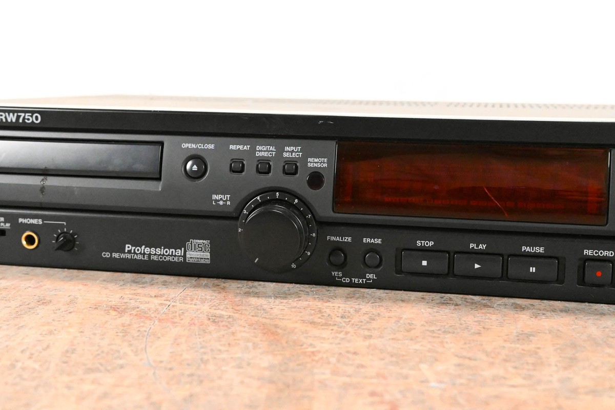 CD-RW750 | Professional CD Recorder & Player | TASCAM