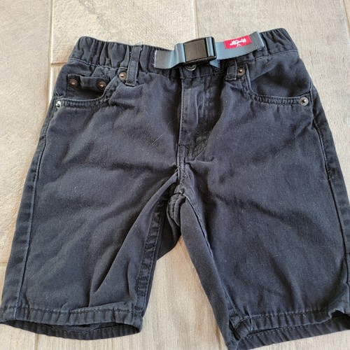 Levi’s Black Shorts with Belt Size 6 - Picture 5 of 6