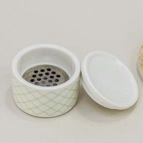 1 pcs Nail Brush Nettoyage tasse Brosse dart en gel collections avec maille de couvercle *