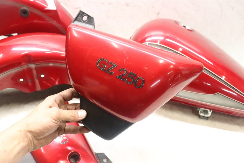 Juego de estaño para Suzuki GZ250 1999-2010 tanque de gasolina guardabarros delantero trasero cubierta lateral Foto 4 de 4