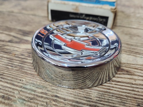 NOS OEM GM 1960 - 1966 CHEVY TRUCK STEERING WHEEL HORN BUTTON 764122 BOWTIE - Picture 10 of 16