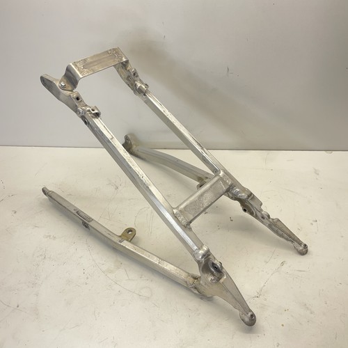 Submarco trasero de aluminio Suzuki RMZ 450 2020 OEM 41200-37K00 - Imagen 5 de 6