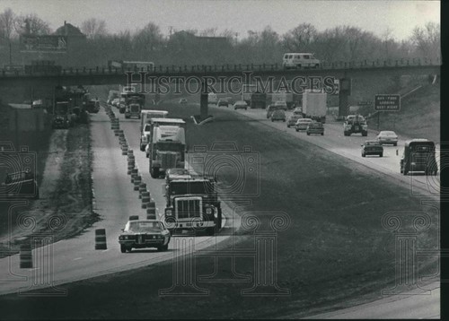1985 Press Photo Construction Work to Widen Interstate 94 in Wisconsin - Picture 1 of 2