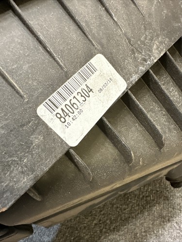2017-2020 CADILLAC ESCALADE ESV OEM 6.2L ENGINE AIR FILTER BOX HOUSING 84061304 - Picture 14 of 15