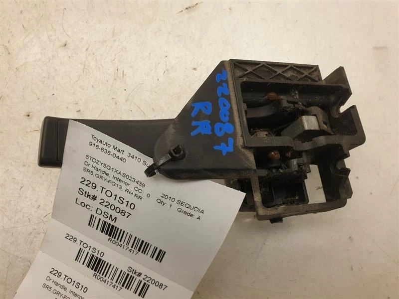 Toyota Sequoia SR5 2010 manija interior trasera lado del pasajero  Foto 3 de 4