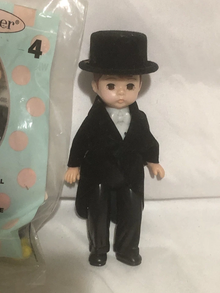 Lote de 2 muñecas Madame Alexander McDonalds Mickey Mouse niño muñeca #4 y novio Foto 3 de 4