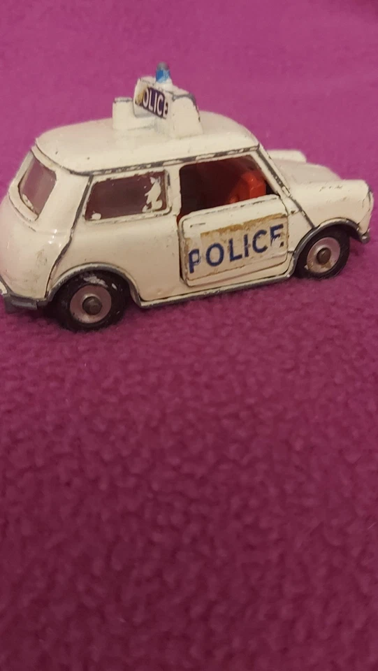 Dinky Minicooper white "Police" 1:43 - Image 3 of 4