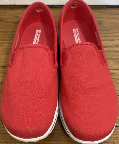 Skechers Women’s GO WALK Slip-On Red Canvas Sneakers Shoes SIZE 8.5 EW - Picture 2 of 11