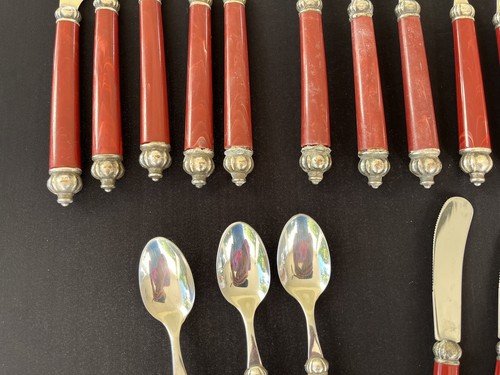 19 pcs BUGATTI Vietri Medieval Stainless Steel Burgundy Red Handle Flatware Lot - Picture 5 of 8