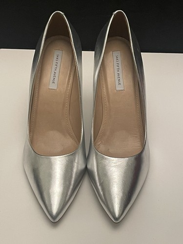 Zapatos de salón Saks Fifth Avenue Stiletto plateados cuero metálico talla 9,5M - Imagen 2 de 11