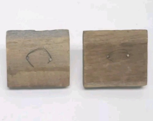 2 verduras de ajo de cerámica vintage Carol Cline montadas en madera de granero - firmadas - Imagen 7 de 8