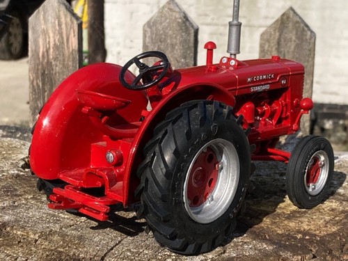 1/16 scale C&M farm toys IH International W4 Tractor tracteur Lafayette show ‘90 - Picture 3 of 6