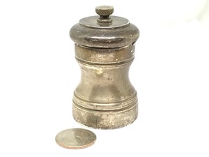 STERLING-SILVER-PEPPER-GRINDER