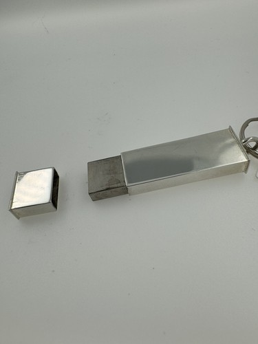 Portachiavi unità flash argento sterling 30 GB. Caratteristica segno distintivo. Prezzo consigliato £ 215,00 - Foto 4 di 9