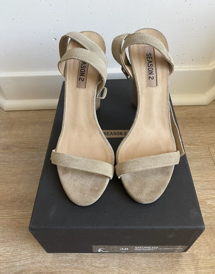 Sandalia Yeezy Temporada 2 Mujer Gamuza Tacón Bloque en Beige Talla 38 Foto 2 de 4
