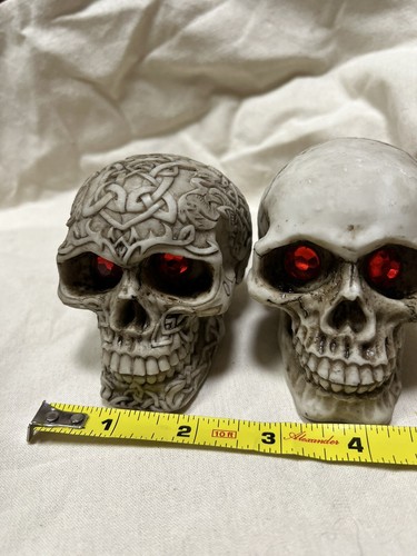 Resin Skulls Halloween Creepy Rhinestone Eyes Lot Of Two - Picture 4 of 5