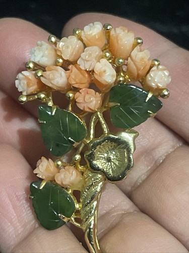 Vintage Angle Skin Coral Jade Rose Bunch Flowers Leaves Gold Tone Brooch 2 Inch - Picture 6 of 8