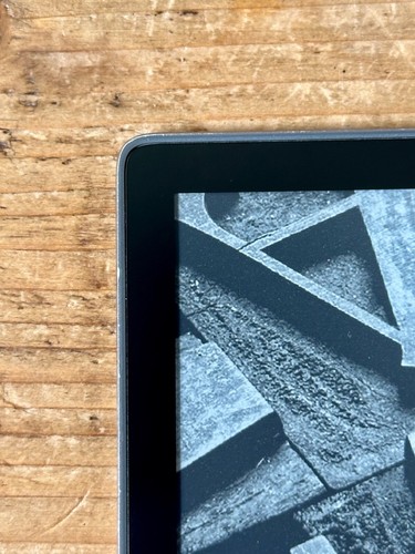 Amazon Kindle Oasis 10th Generation - Excellent Condition, AD FREE, 8 GB Z8 - Picture 5 of 9
