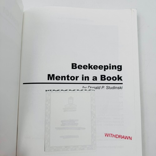 Beekeeping Mentor in a Book by Donald Studinski (2014, Trade Paperback) - Imagen 3 de 17
