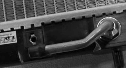 RADIATOR ASSEMBLY FOR MITSUBISHI MIRAGE 1.5L 1.8L L4 1468CC 1834CC 90 CID 2302 - Image 2 of 3