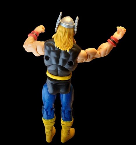 Hasbro: Legends Series Marvel's Ragnarok Thor 4.5" Action Figure 2010 LOOSE - Picture 3 of 5