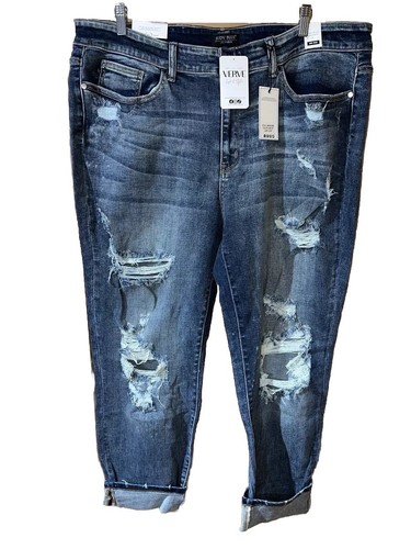 JUDY BLUE Mid Rise Boyfriend Fit Distressed Medium Wash Size 22W NWT