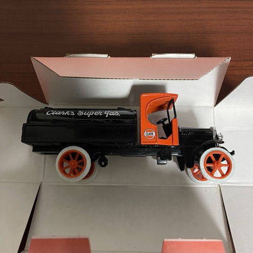1925 Kenworth Tanker Clark Lockable Metal Vehicle Coin Bank 1:25 Diecast B457 - Picture 7 of 7