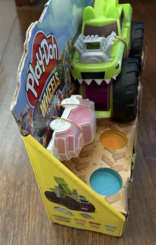New 2021 Hasbro Play-Doh Wheels Chompin Monster Truck Playset - Picture 3 of 4