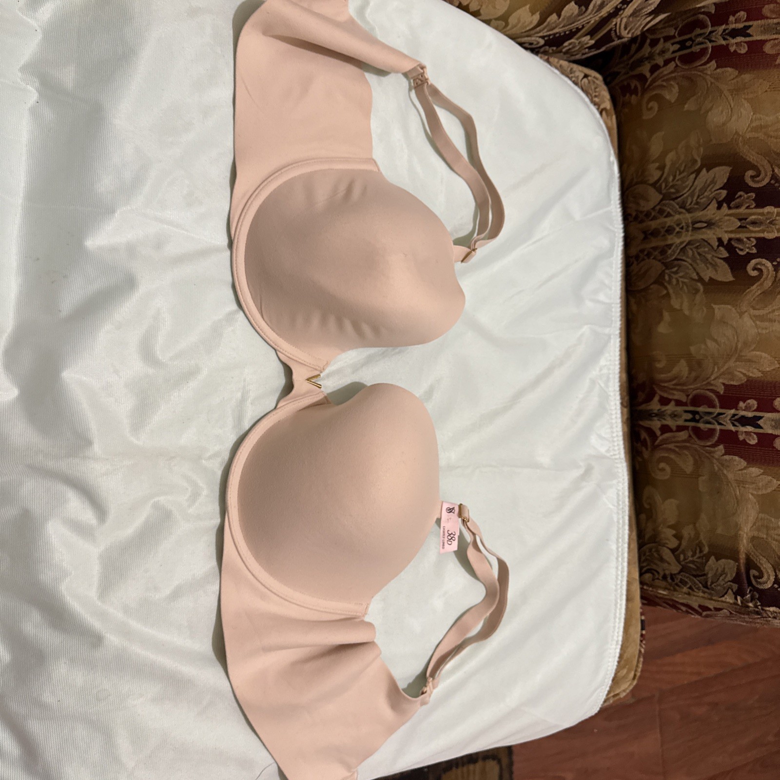 Victoria's Secret  Wear Everywhere Wireless Lightly Lined Bra 38D Beige