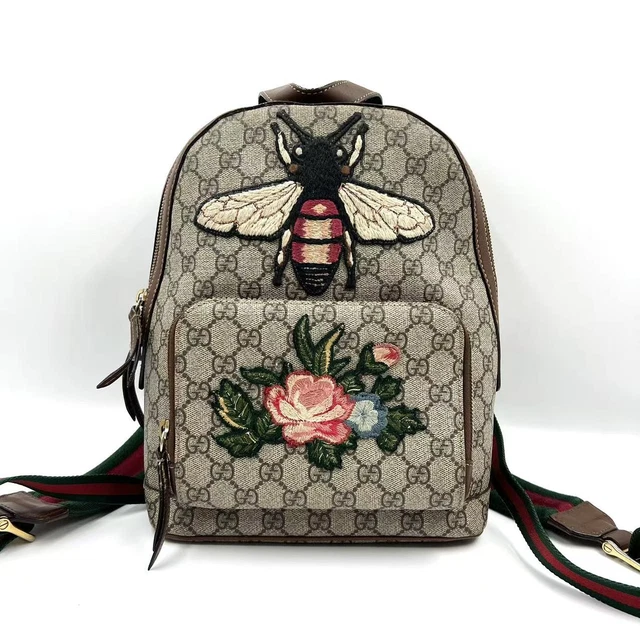 11.04 15 2025 Gucci  GG Supreme Bee Backpack Embroidered