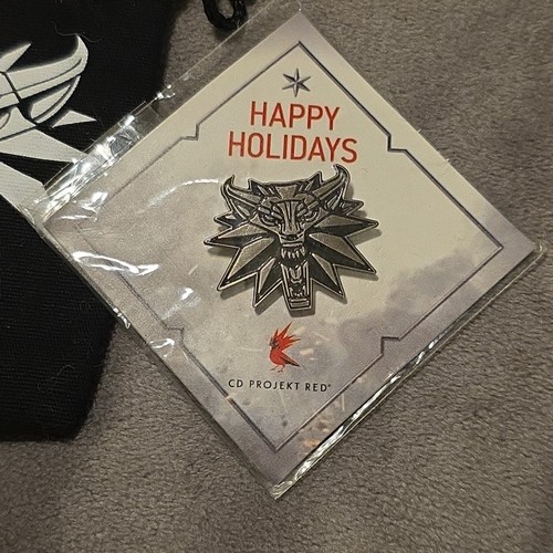 The Witcher 3 Wolfs Head Enamel Pin Promo Item Wild Hunt 2016 Happy Holidays NEW - Picture 2 of 4