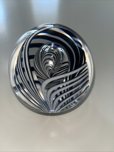 Studio Ahus Schweden 1986 Vintage Glas signiert, datiert, Briefbeschwerer