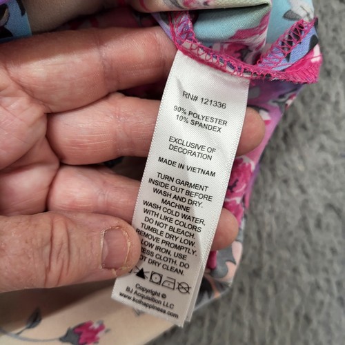 Betsey Johnson Women's Size 2X Floral Rainbow Short Sleeve Scrub Top Pockets     - Picture 12 of 17