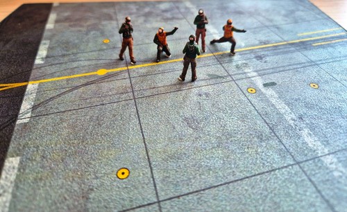 Basekraft 1/72 US Navy aircraft-carrier flight deck support crew SET H - Picture 4 of 10