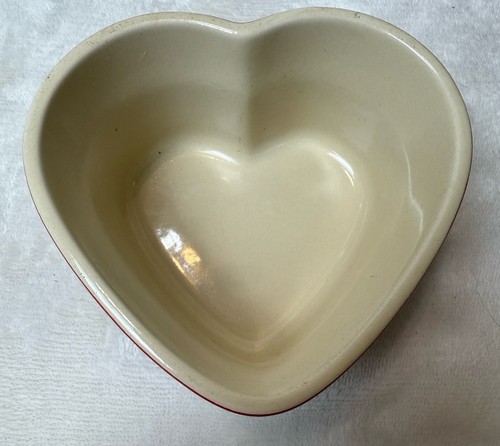 Four Le Creuset Piatto Ramekin a Forma di Cuore Gres Cerise Rosso Ombre Francia - Foto 3 di 7